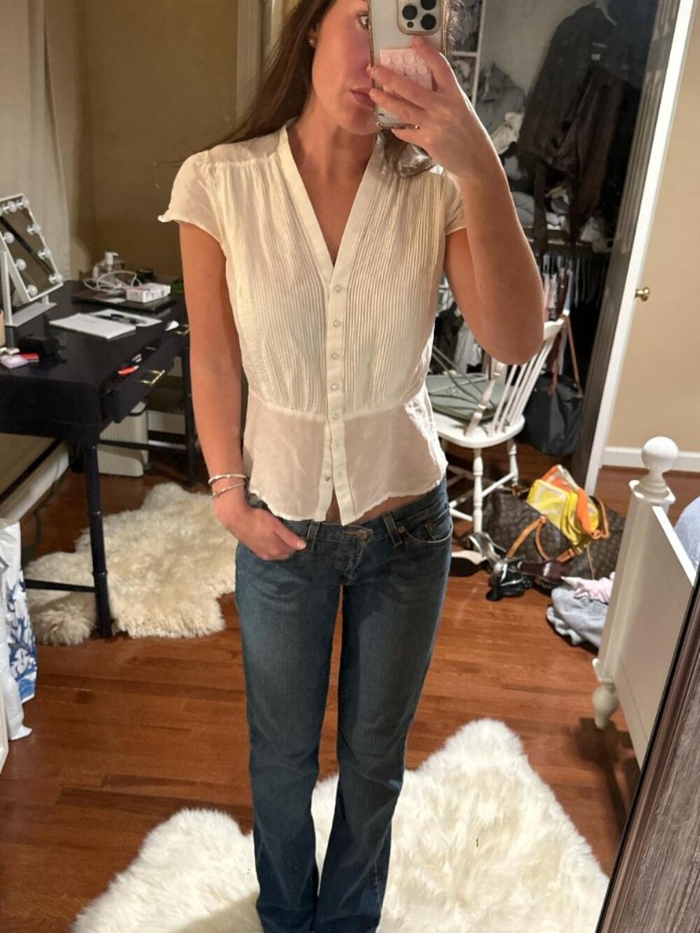 Cute white button-up blouse with a flattering fit banana republic size S